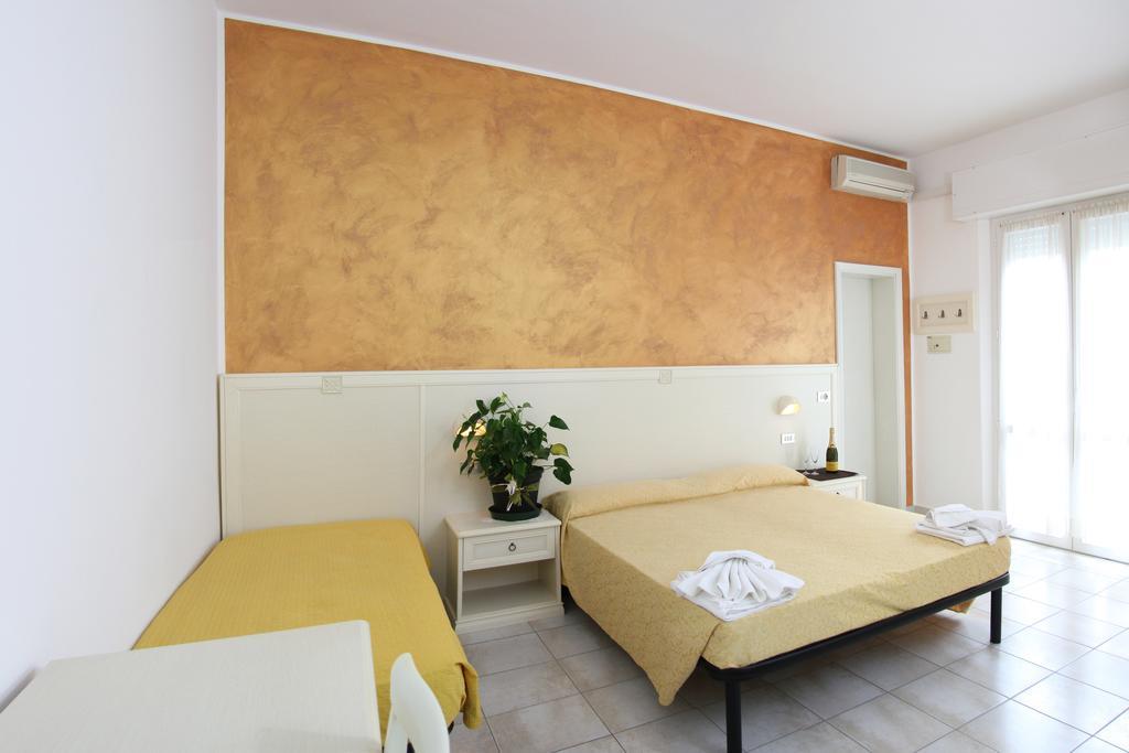 Hotel Costanza Cesenatico Room photo